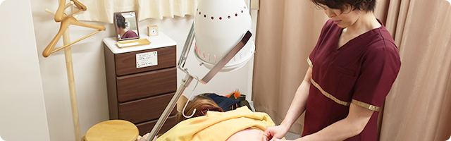 市ヶ谷オレンジ治療院 美容鍼 3.うつ伏せでの身体の治療