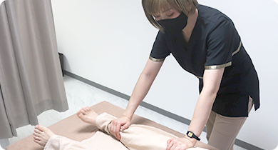 市ヶ谷オレンジ治療院 関トレ 関トレの方法と治療の様子